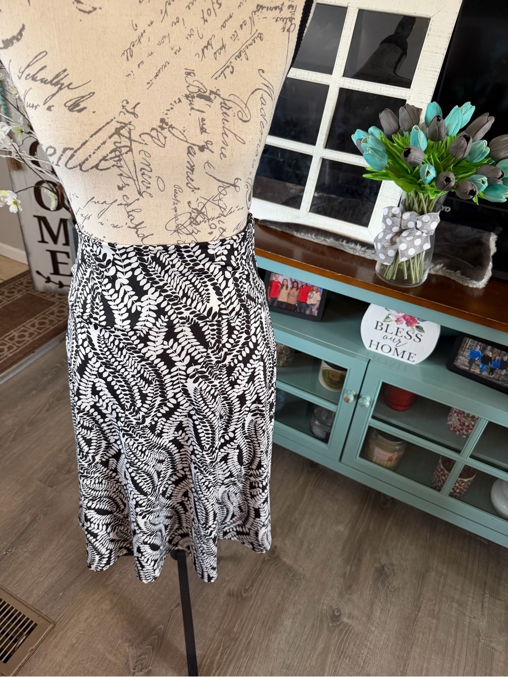 LuLaRoe Black & White Circle Skater Skirt Small